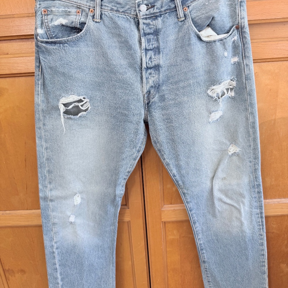 Levi's 501 distressed Size 38